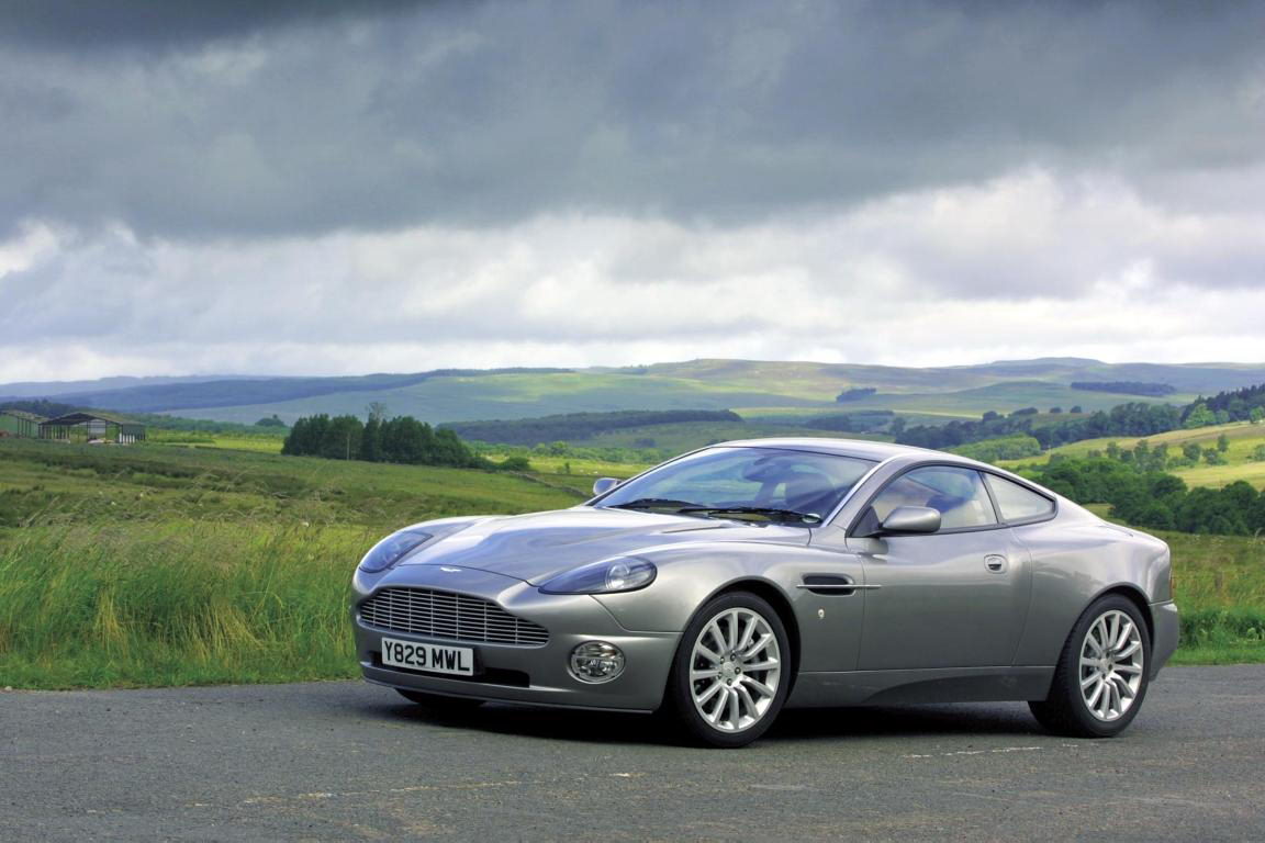 Aston Martin V12 Vanquish.jpg
